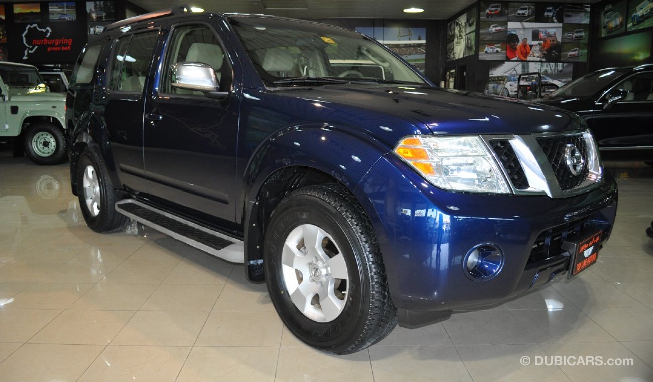 Nissan Pathfinder SE