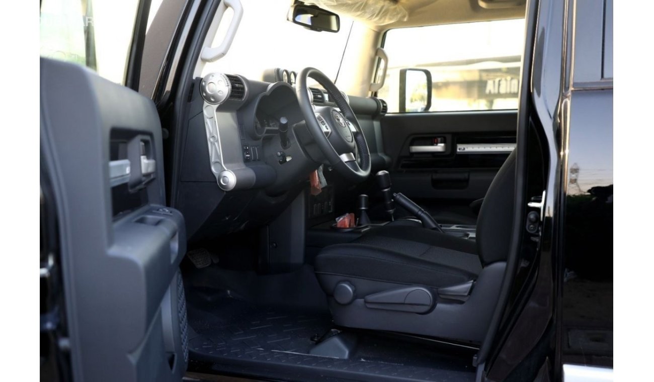 تويوتا إف جي كروزر تويوتا إف جي كروزر 2023 4.0 فل أوبشن - أسود من الداخل رمادي | تصدير فقط