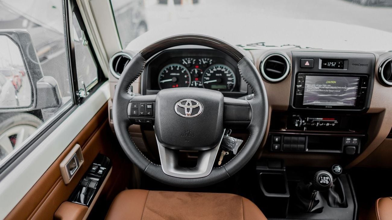 تويوتا لاند كروزر بيك آب 2025 Toyota Land Cruiser LC 79 4.0L MT Petrol (White)