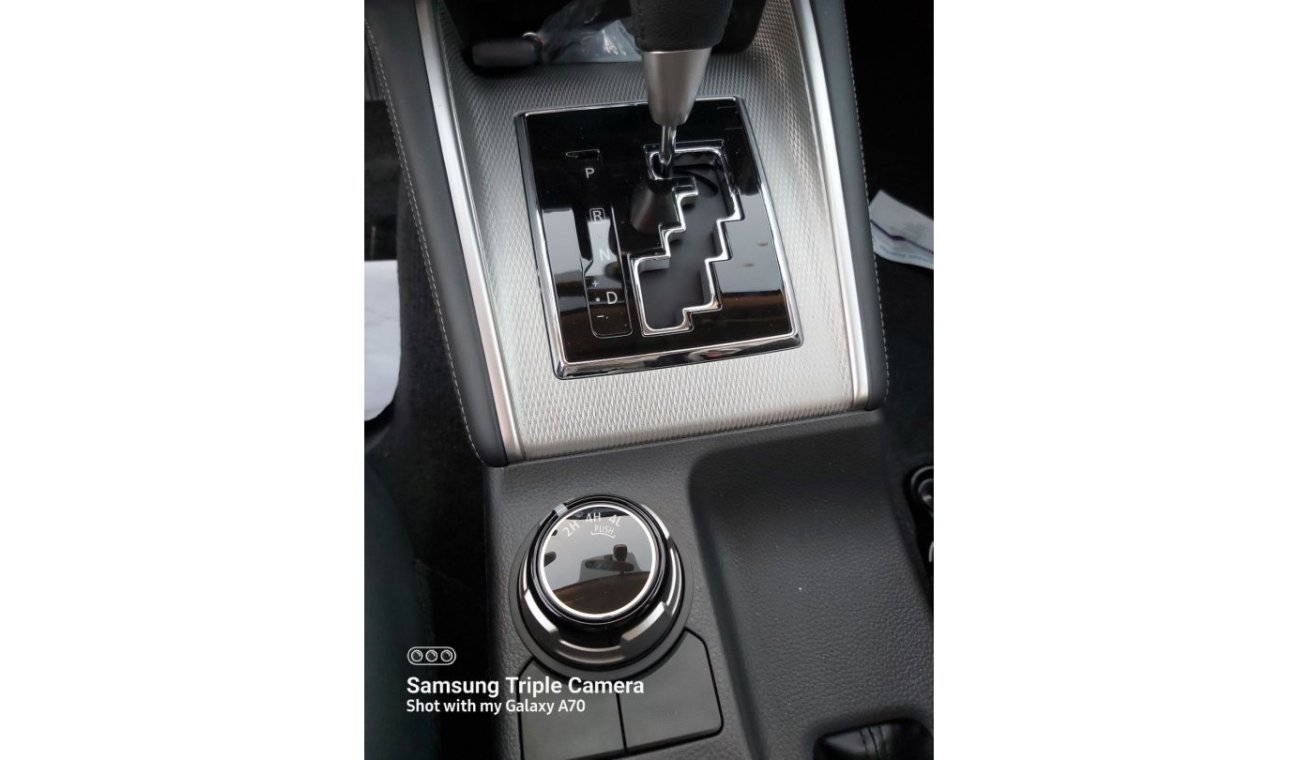 Mitsubishi L200 Mitsubishi Pick Up L200 2.4L Diesel Sportero, A/T, LEATHER SEATS, POWER OPTIONS, FULL OPTIONS