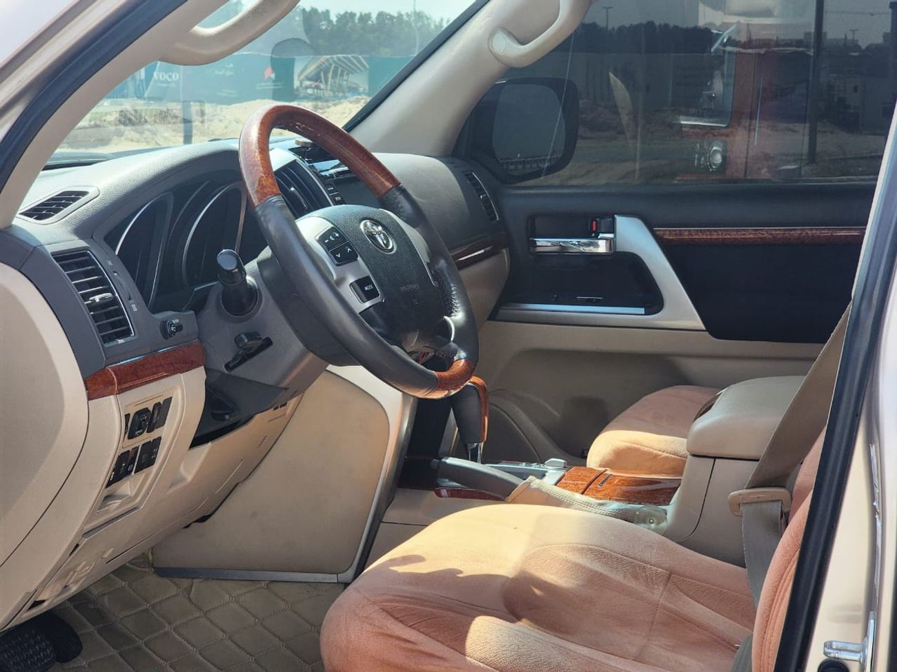 Toyota Land Cruiser VXR 5.7 L