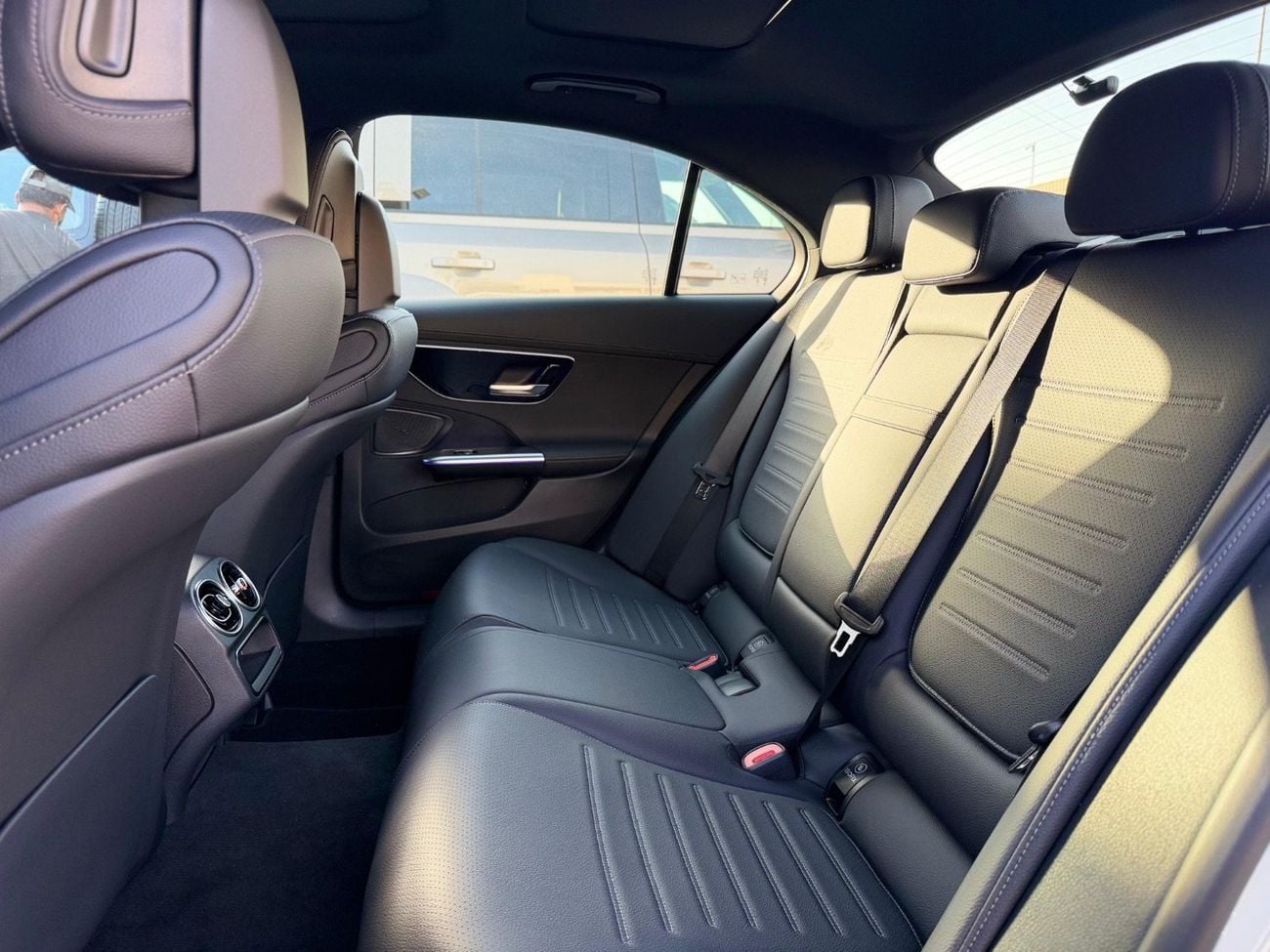مرسيدس بنز C 200 Premium 2.0L