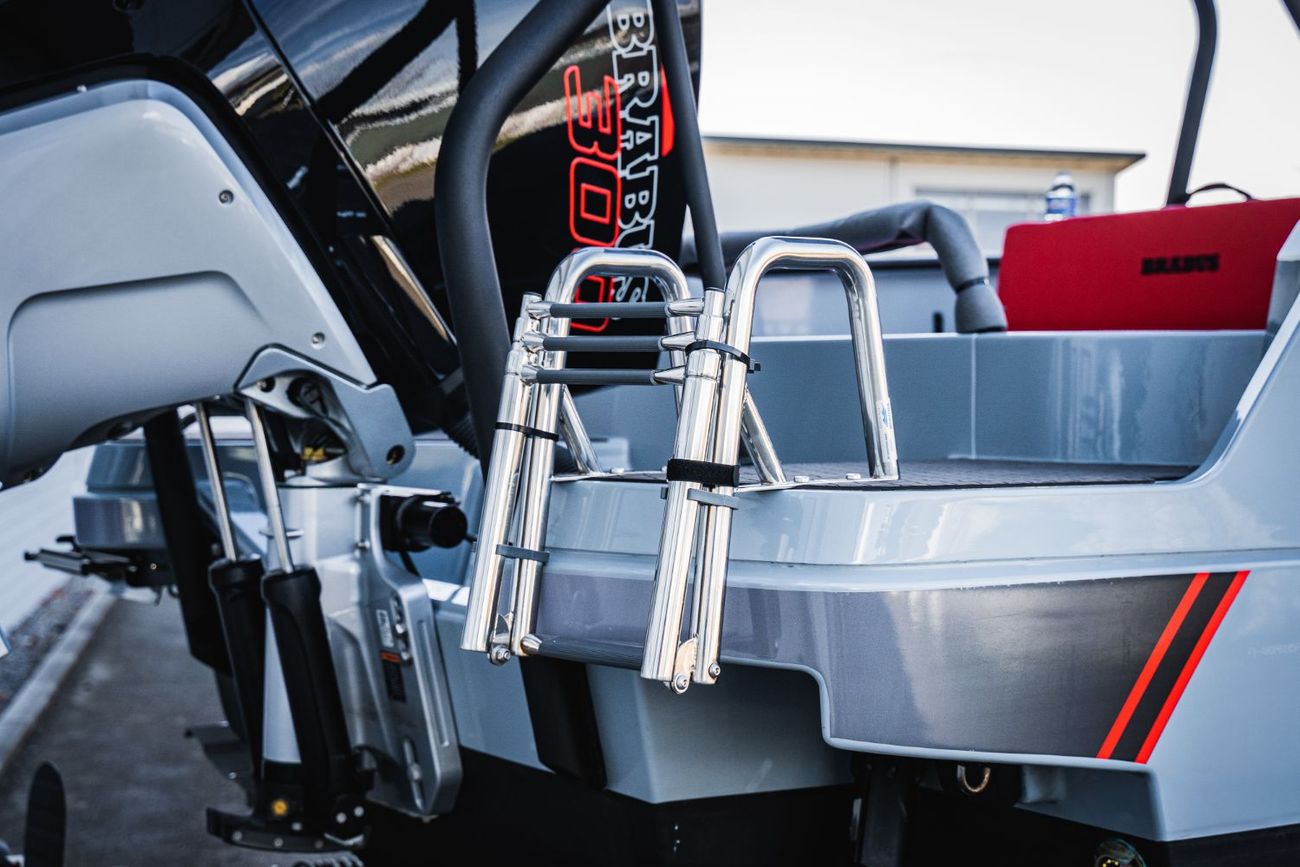 برابوس جي 800 ويدستار - مرسيدس-إيه إم جي جي 63 Boat BRABUS SHADOW 300 CROSS TOP INCL. TRAILER