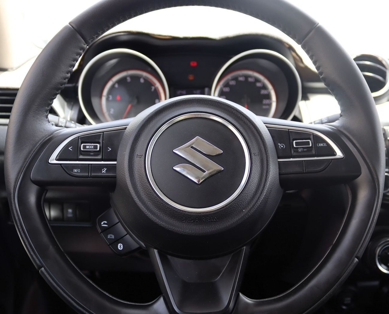 Suzuki Swift GLX ACCIDENTS FREE - GCC - PERFECT CONDITION INSIDE OUT - ENGINE 1200 CC - JAPAN FACTORY