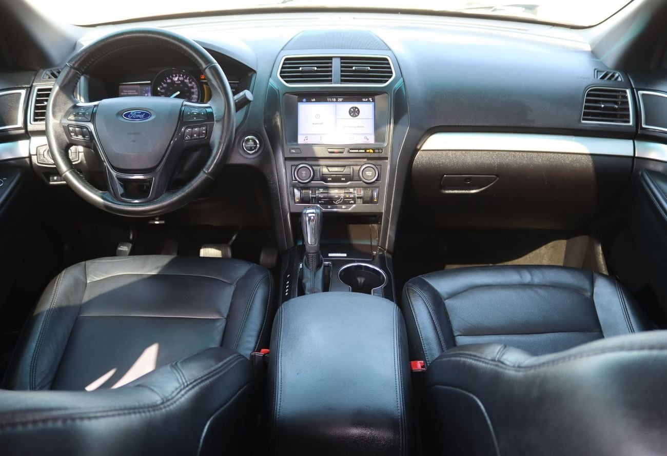 Ford Explorer XLT 3.5L Ford Explorer - 2017 - GCC - Full Option  - 6 V- XLT - 4WD - 3.3L -7 Seats - In excellent c