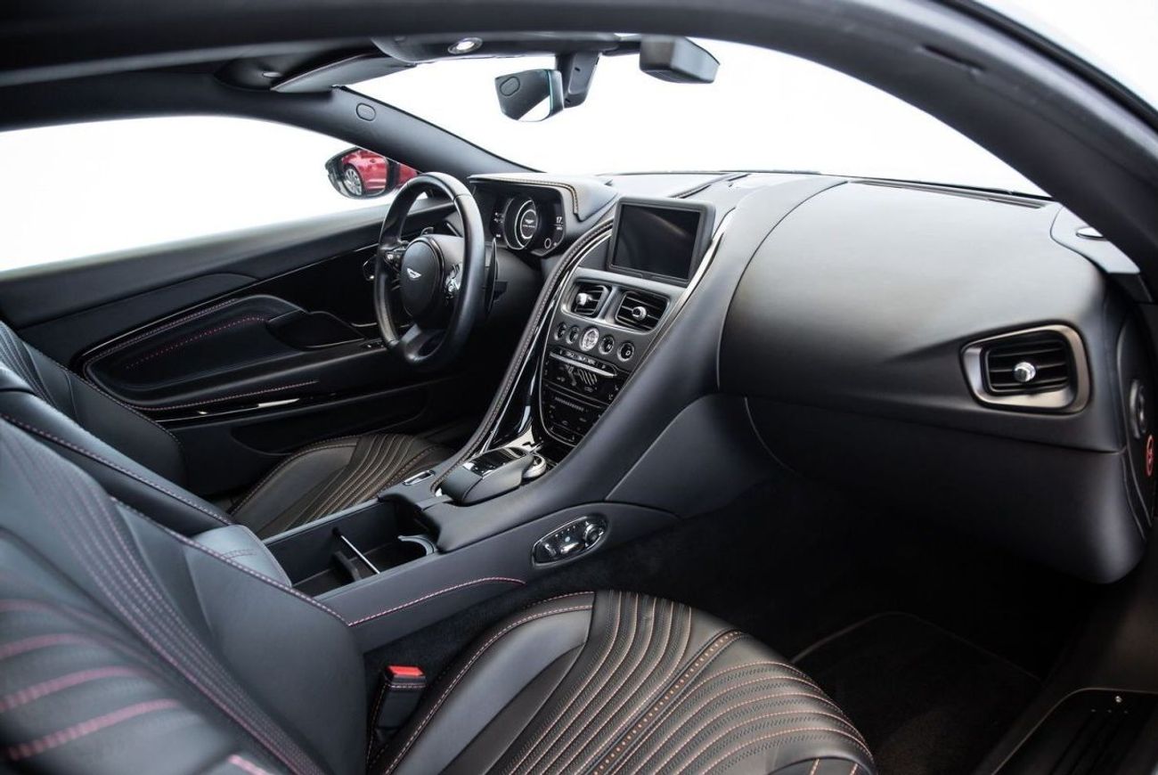 أستون مارتن DB11 Std