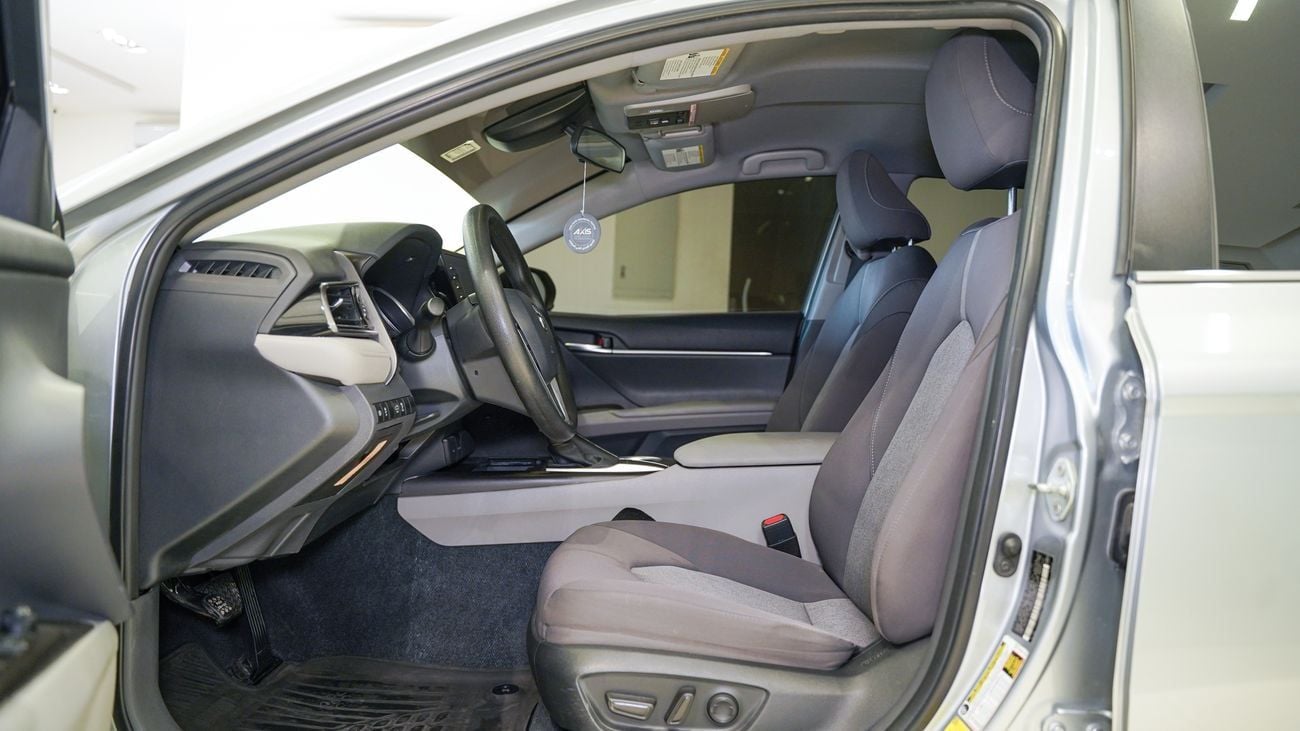 Toyota Camry LE STD 2.5L (204 HP)