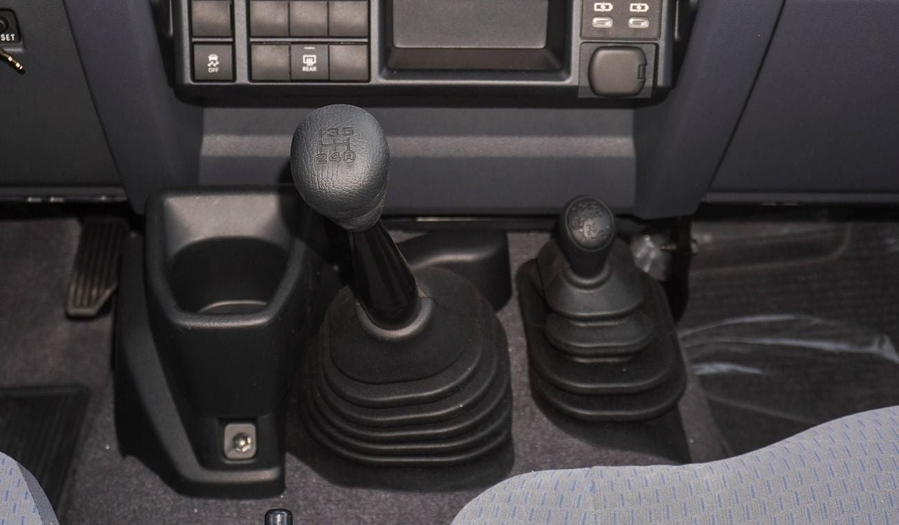 Toyota Land Cruiser 70 4.0L V6 M/T