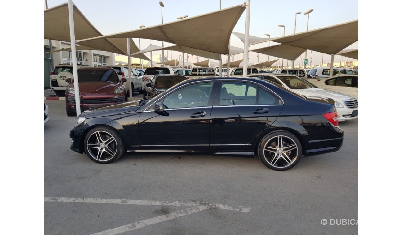 Mercedes-Benz C 300 model 2009 GCC car prefect condition full service no need any maintenance