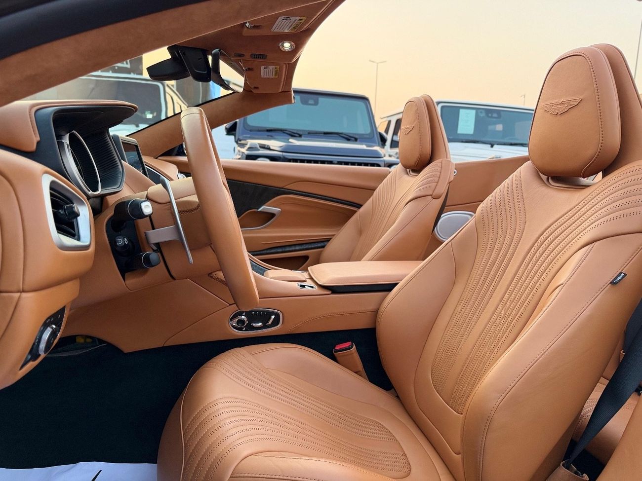 أستون مارتن DB11 Volante 4.0L