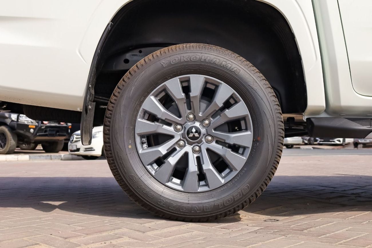 Mitsubishi L200 SPORTERO (NON GCC) SPORTERO 2.4L DIESEL DCABIN 4WD 6AT CHROME EDITION 2026 MODEL
