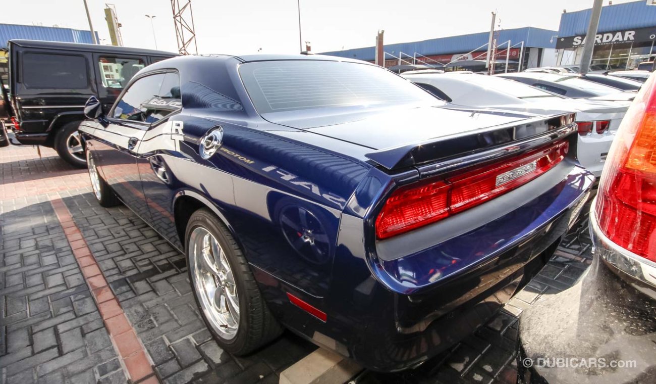 دودج تشالينجر R/T HEMI