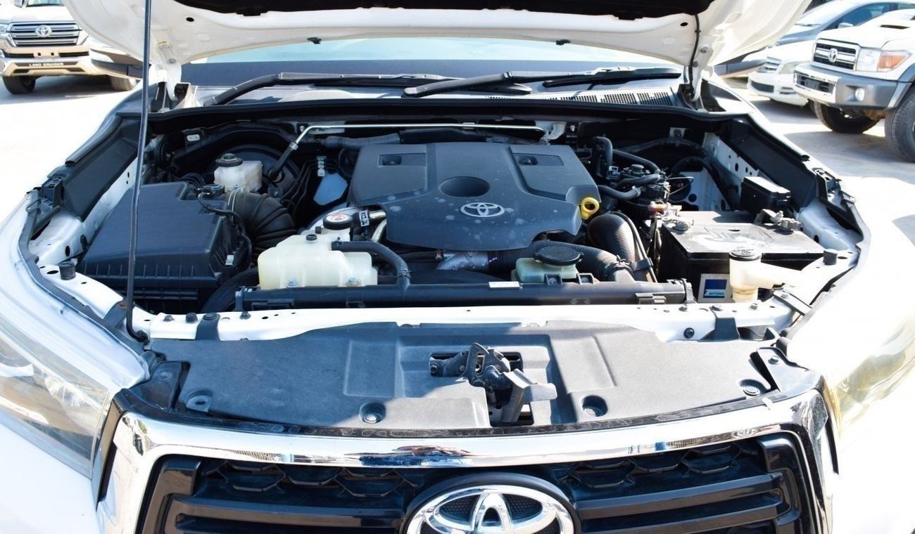 Toyota Hilux SR5 with canopy