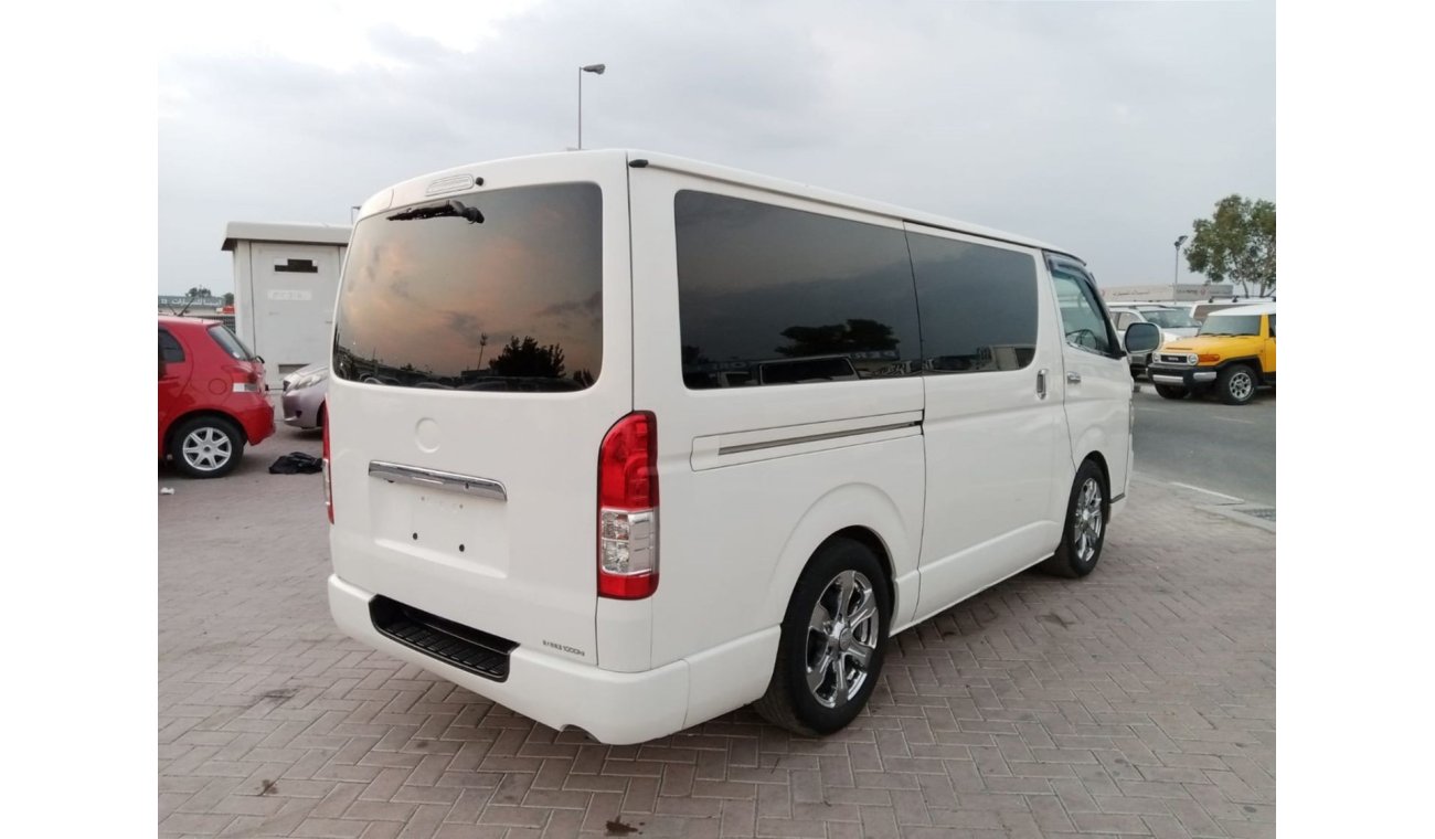 تويوتا هاياس TOYOTA HIACE RIGHT HAND DRIVE (PM1005)