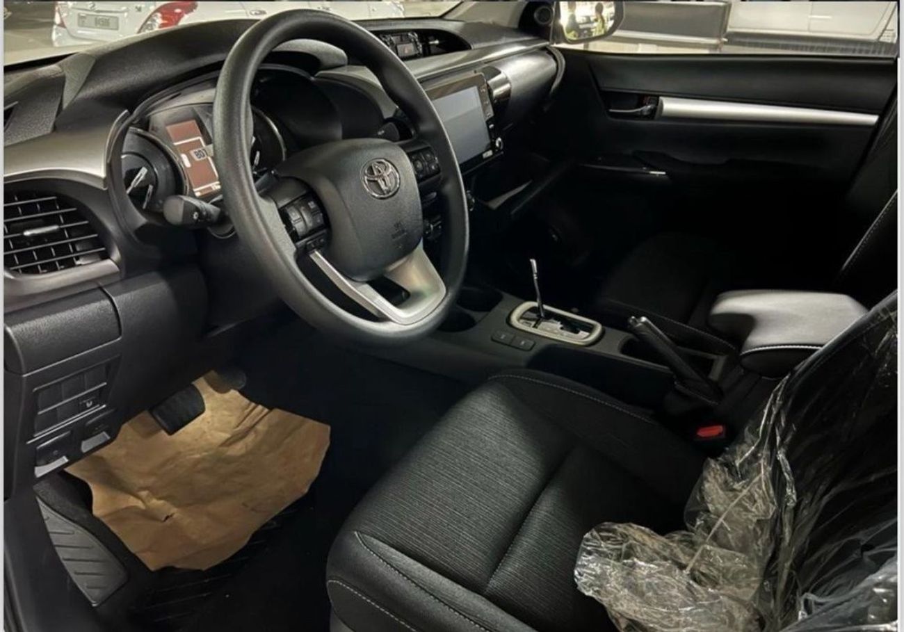 Toyota Hilux TOYOTA HILUX 2.4 SR5 Dsl 4WD 4Doors 2024