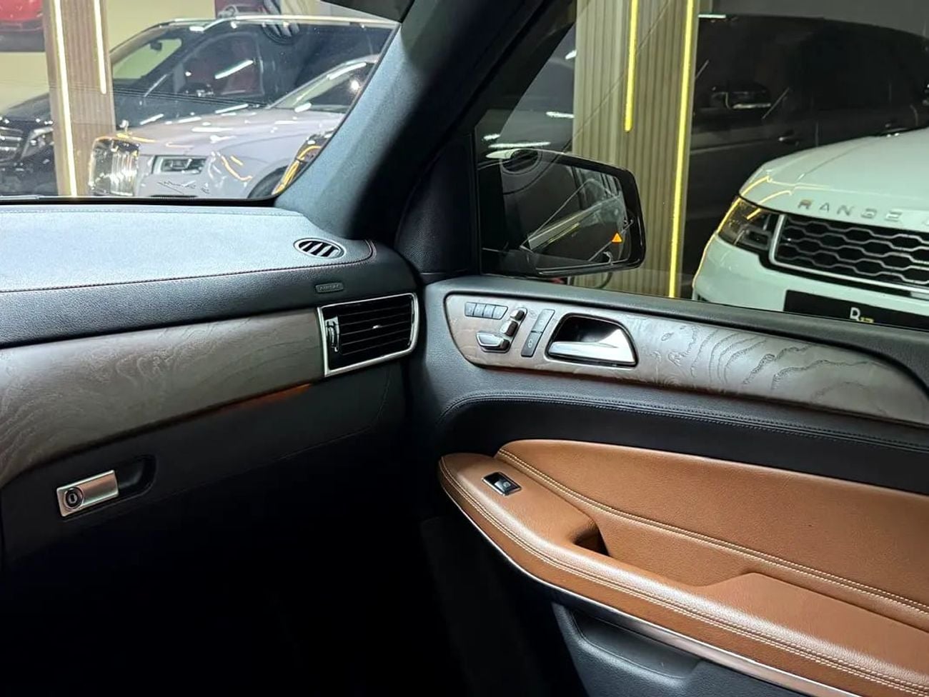 مرسيدس بنز GLS 500 1,914 P.MP | GLS 500 | 4.7L V8 | , GCC Specs