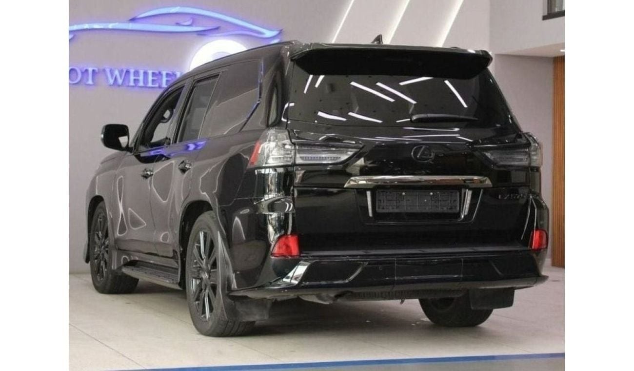 Lexus LX 570 Signature Black Edition