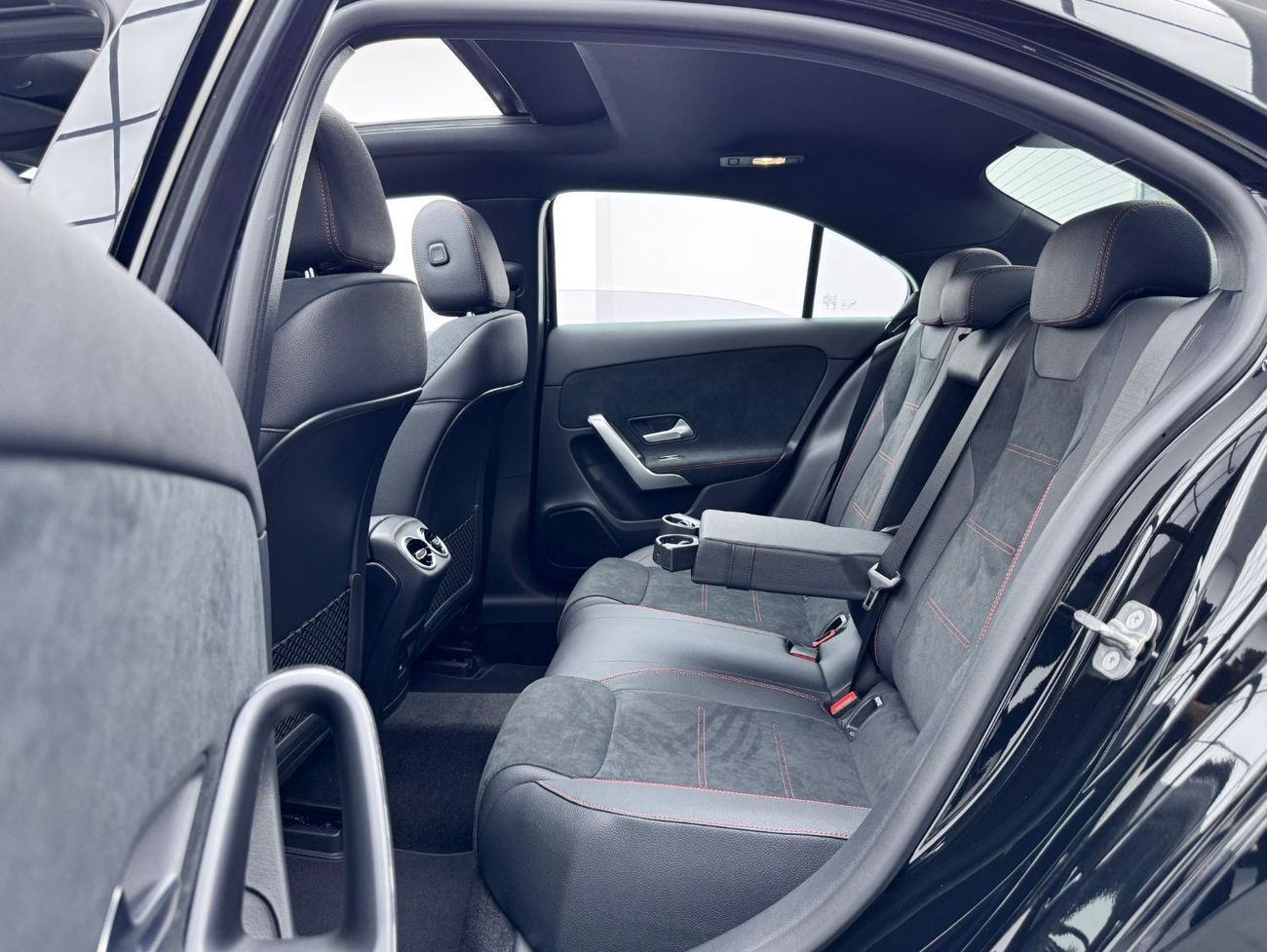 مرسيدس بنز A 200 Std 1.4L *Brand New* Mercedes Benz A200, 5 Years Mercedes Warranty, Delivery Kms, GCC