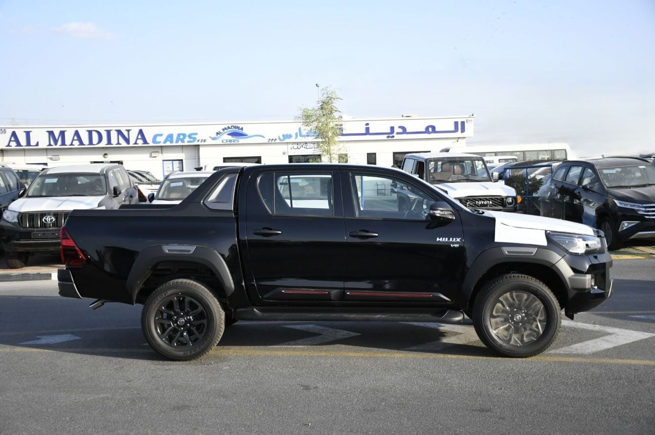 تويوتا هيلوكس Adventure 4.0L V6 with BSM ! Door Molding