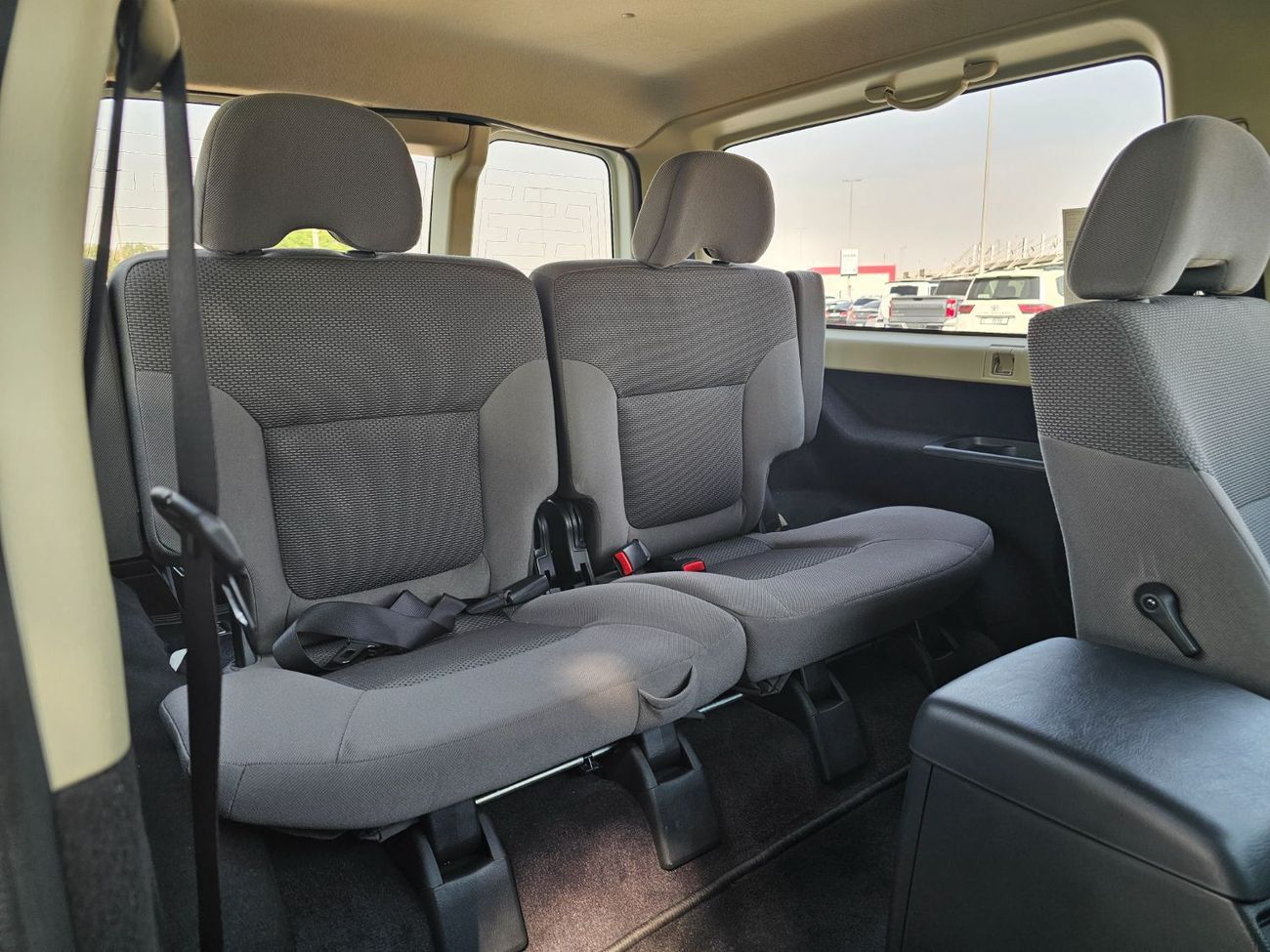 Nissan Patrol Safari GL 4.8L M/T (7 Seater)