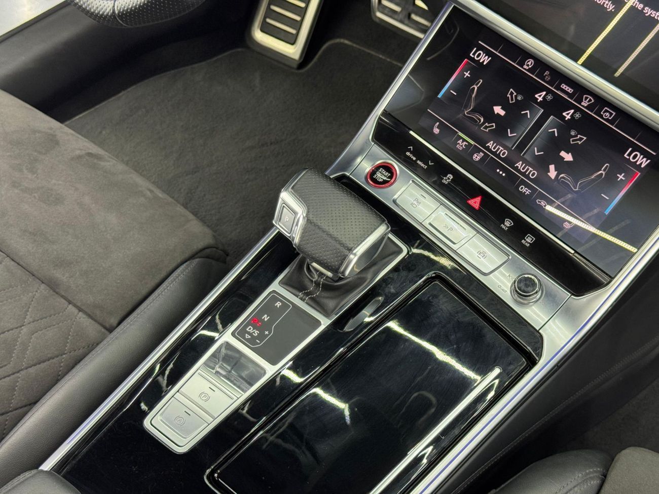 Audi RS6 quattro 4.0L 2021 Audi RS6 Quattro Sportback, Warranty, Carbon Fiber Package, Full Options, 591HP