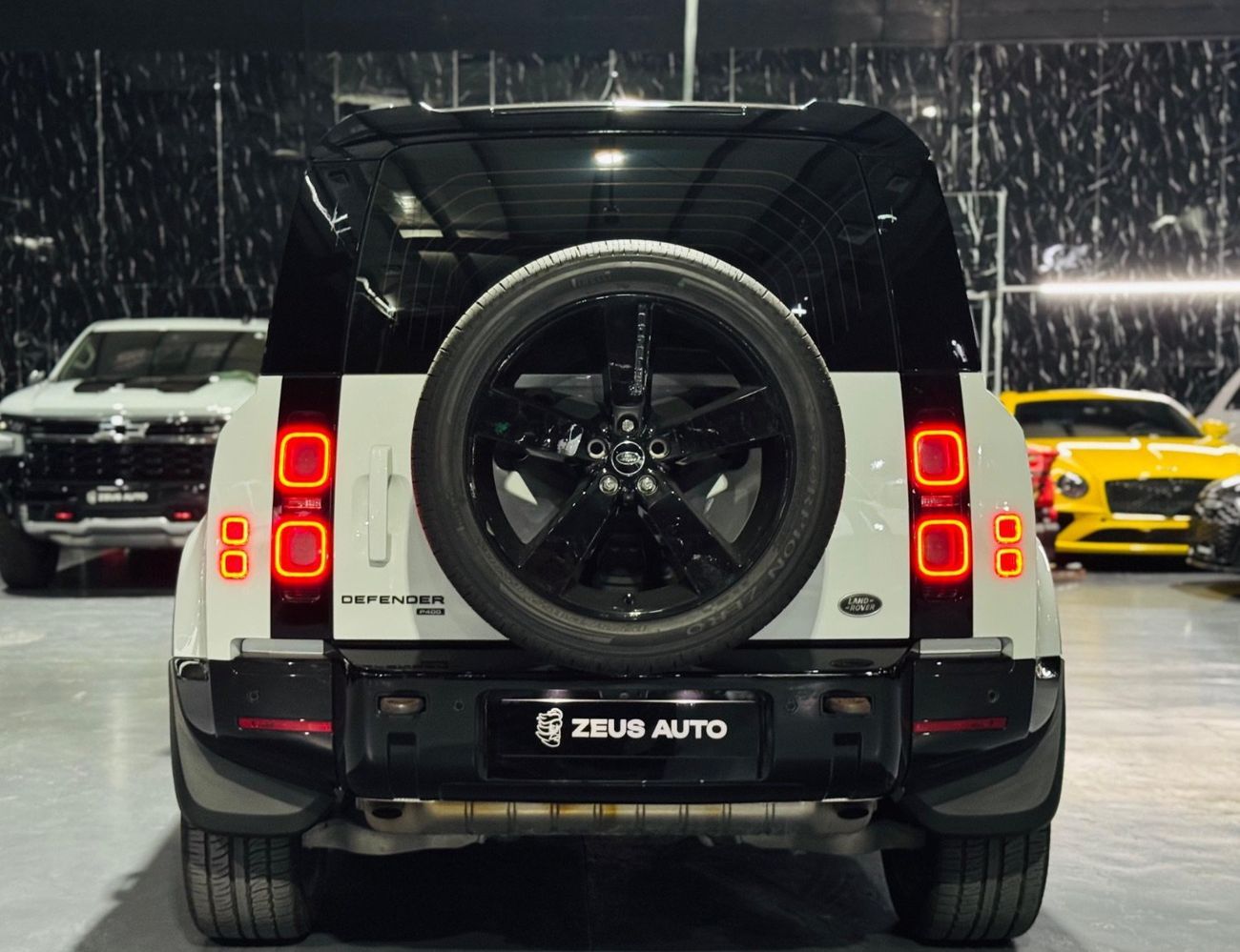 لاند روفر ديفندر P400 110 X-Dynamic SE 3.0L (7 Seater)