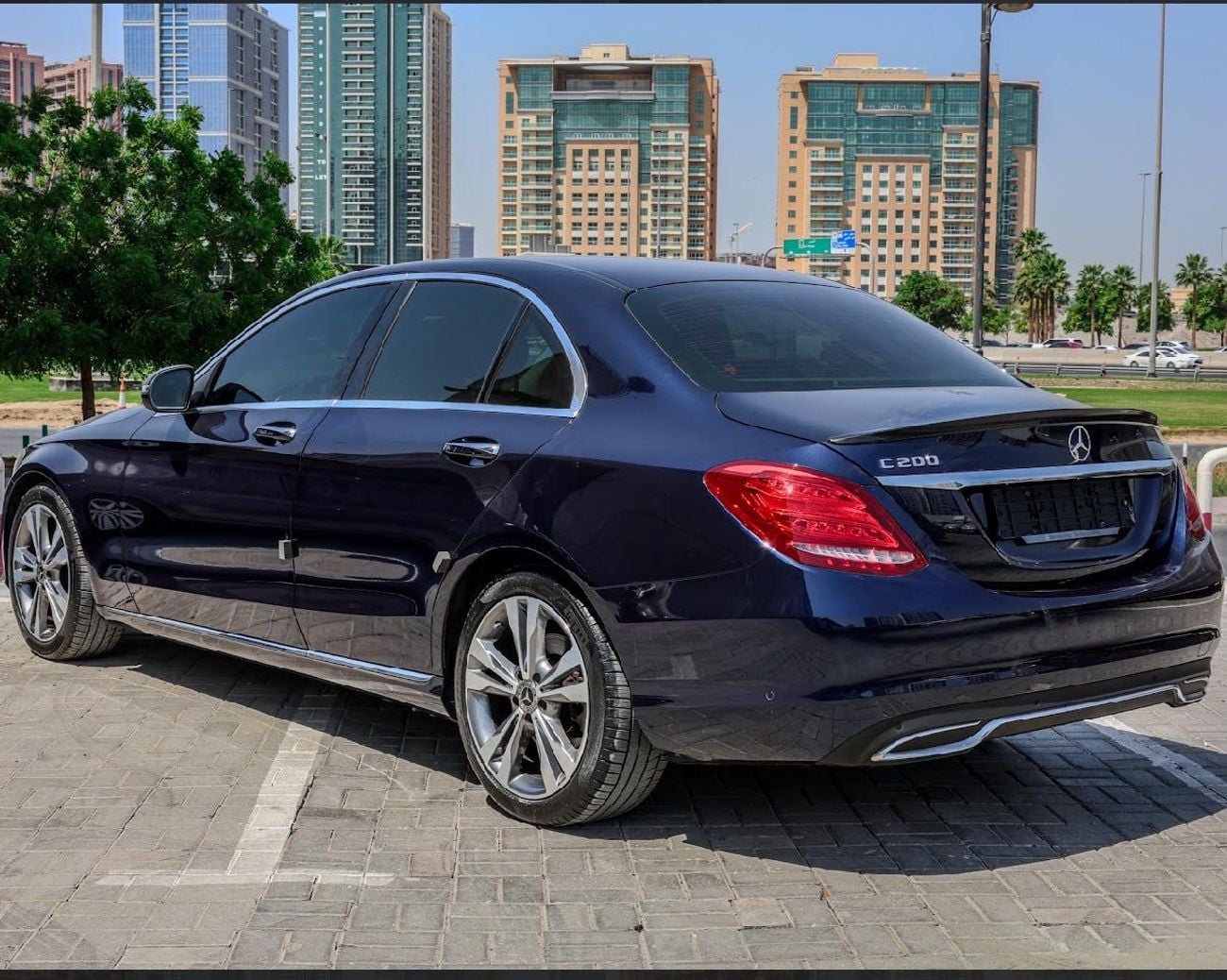 مرسيدس بنز C 200 AMG