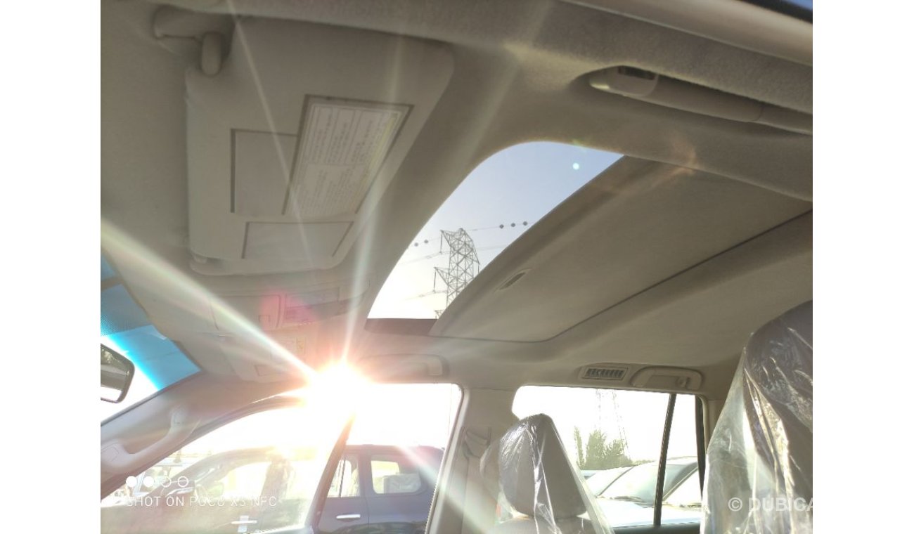 تويوتا برادو Full option 2019 Sunroof Leather seats, DVD Camera (Also register in Dubai)