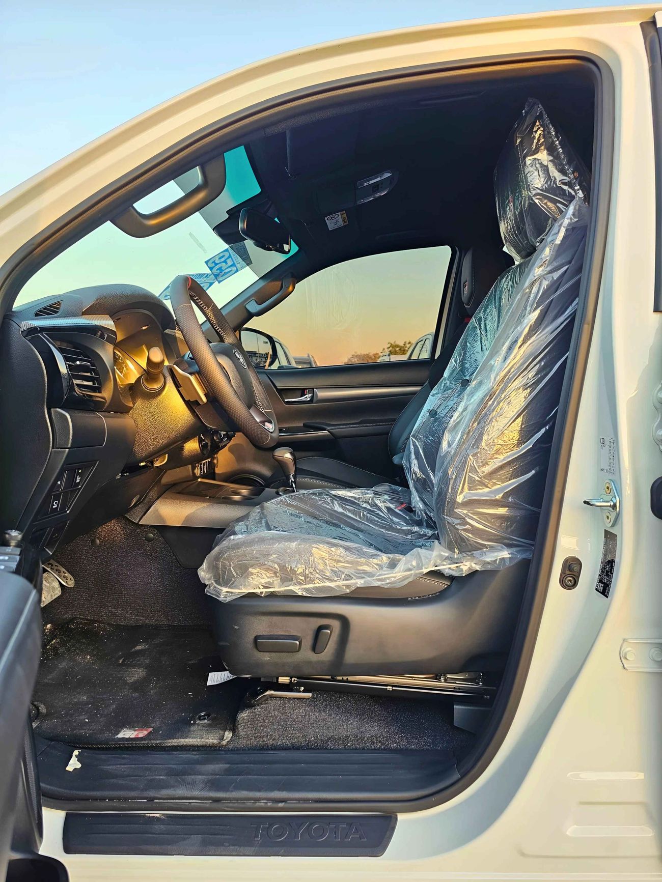 تويوتا هيلوكس GR SPORT REVO / 2.8L DIESEL / A/T / 360*CAMERA / FULL OPTION   (CODE #  69067)