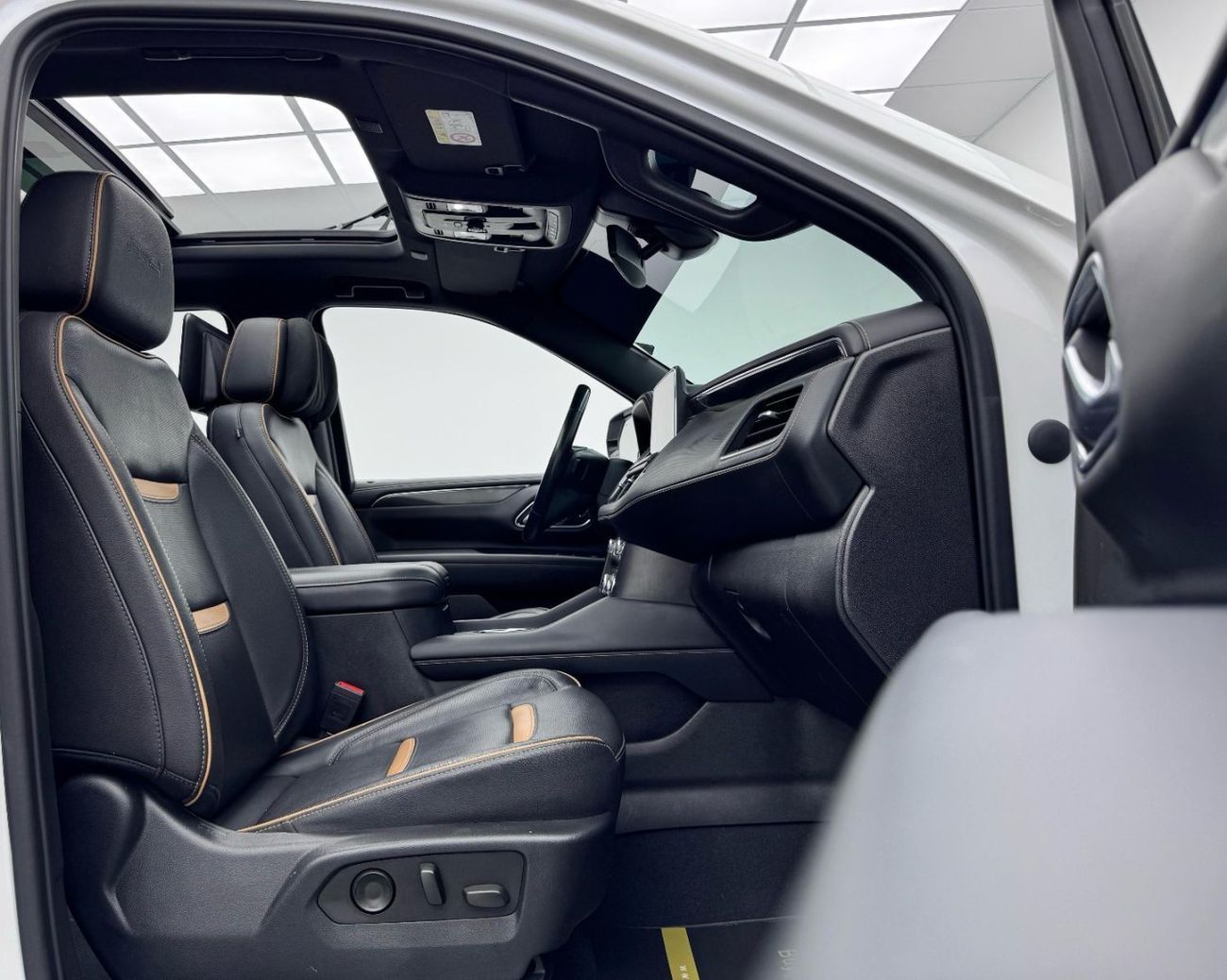 GMC Yukon AT4 5.3L 2021 GMC Yukon AT4, Warranty, Full GMC Service History, Full Options, 8 Seater, GCC