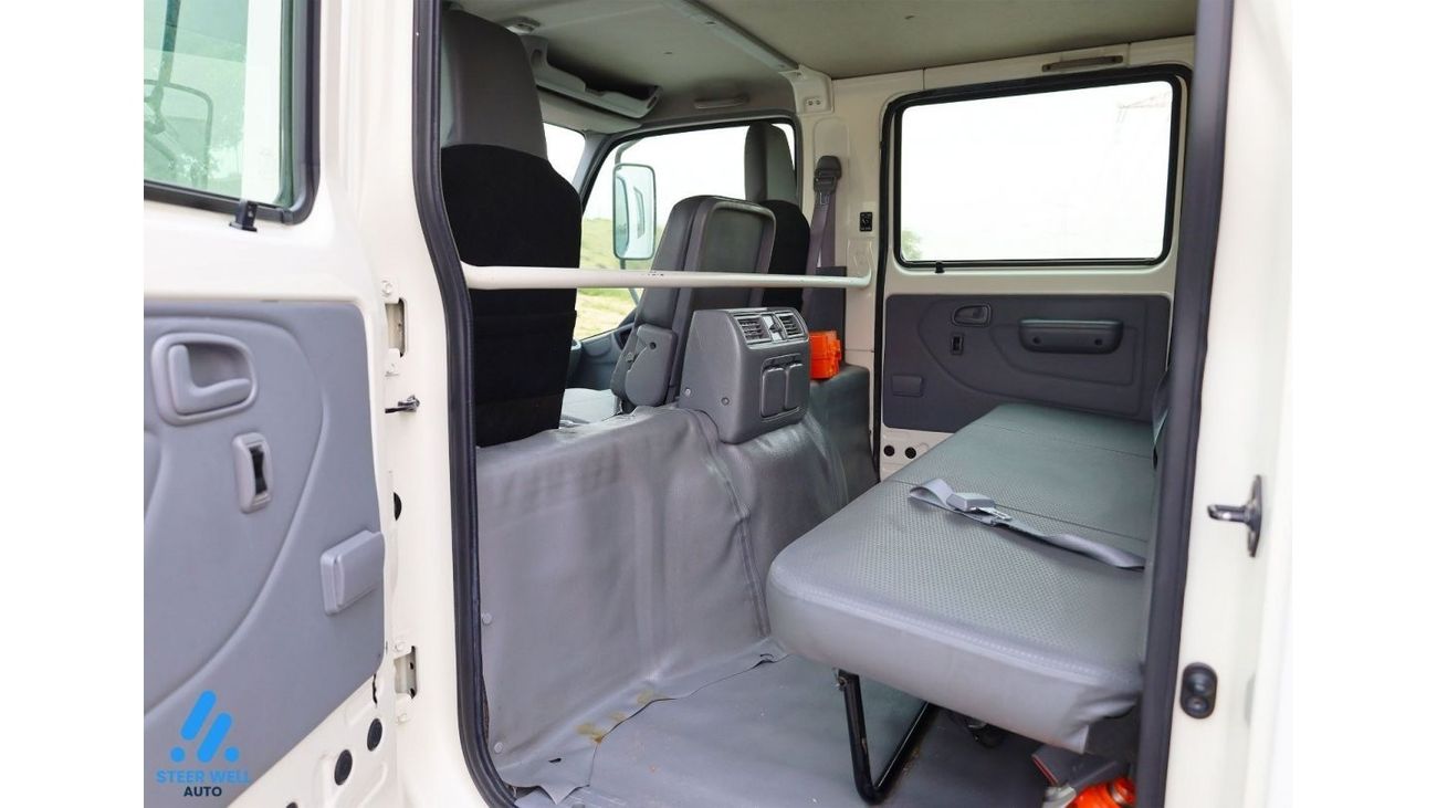 هينو 300 614 / Dual Cab 4.0L RWD / Diesel M/T with Rear AC / Like New Condition / GCC Specs