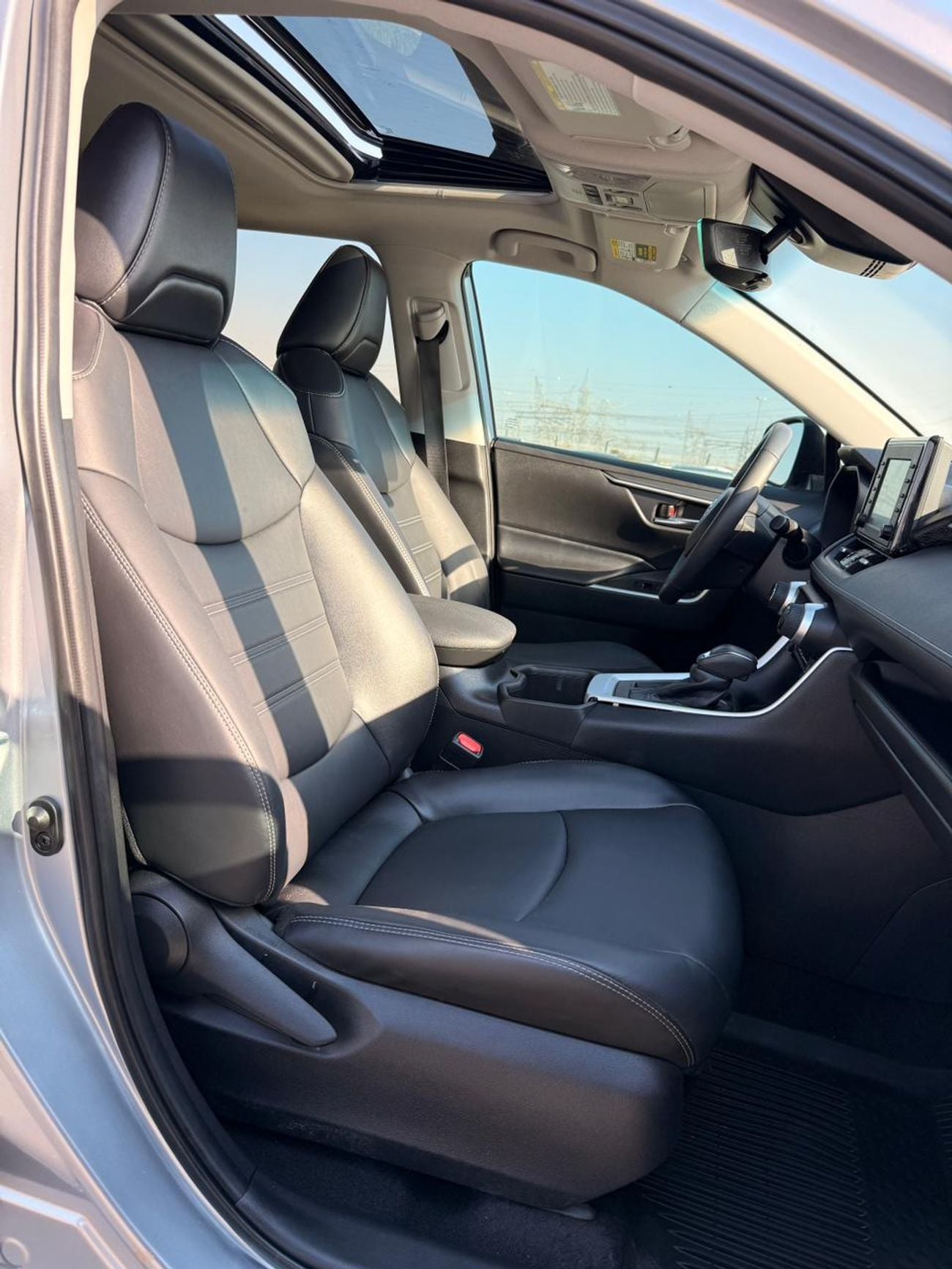 تويوتا راف ٤ XLE premium 2.5L Full option