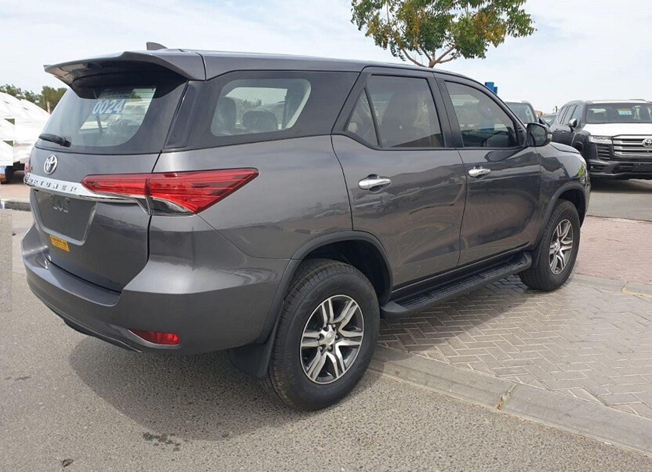 Toyota Fortuner 2.7L 4WD PETROL (USED)
