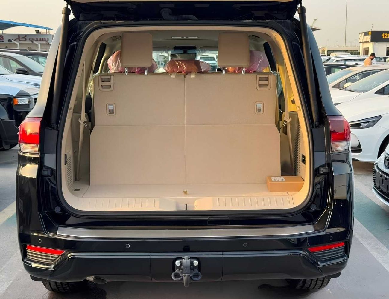 Toyota Land Cruiser GXR MID OPTION || 4.0L PETROL V6 | SUNROOF | LEATHER WITH PWR SEATS | REAR ENTERTAINMENT SCREEN (COD