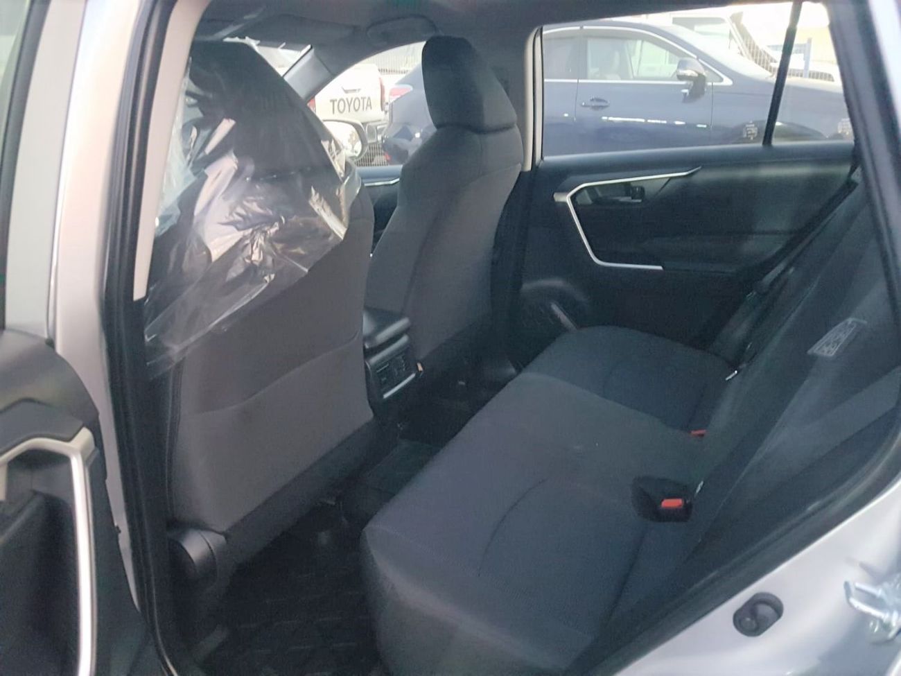 تويوتا راف ٤ LE 2.0L FWD Petrol