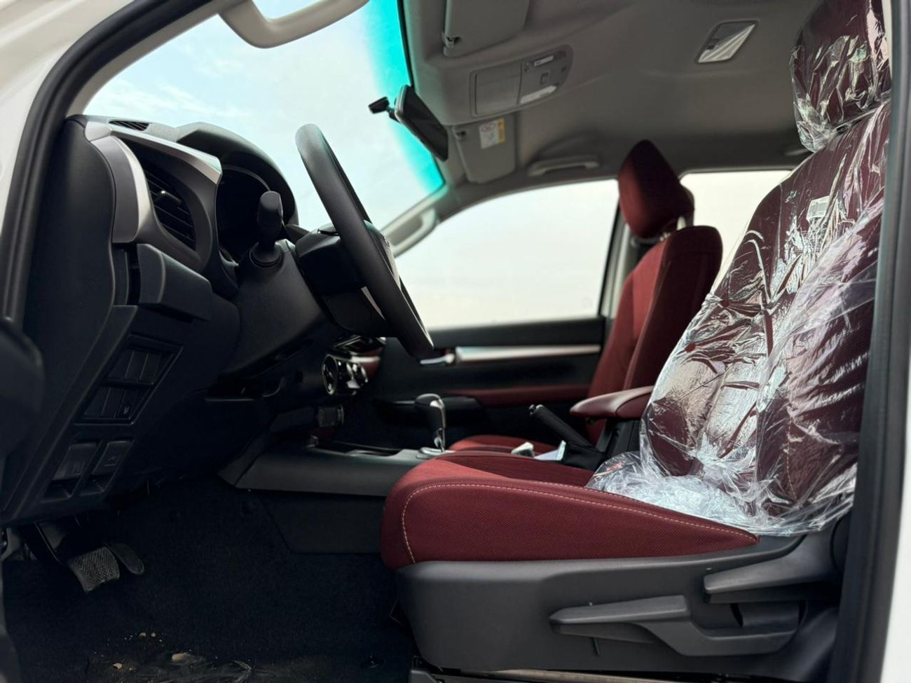 Toyota Hilux 2.7L GLX-S FULL WITH WIRLESS CHARGER AND COMPRESSOR OMANI