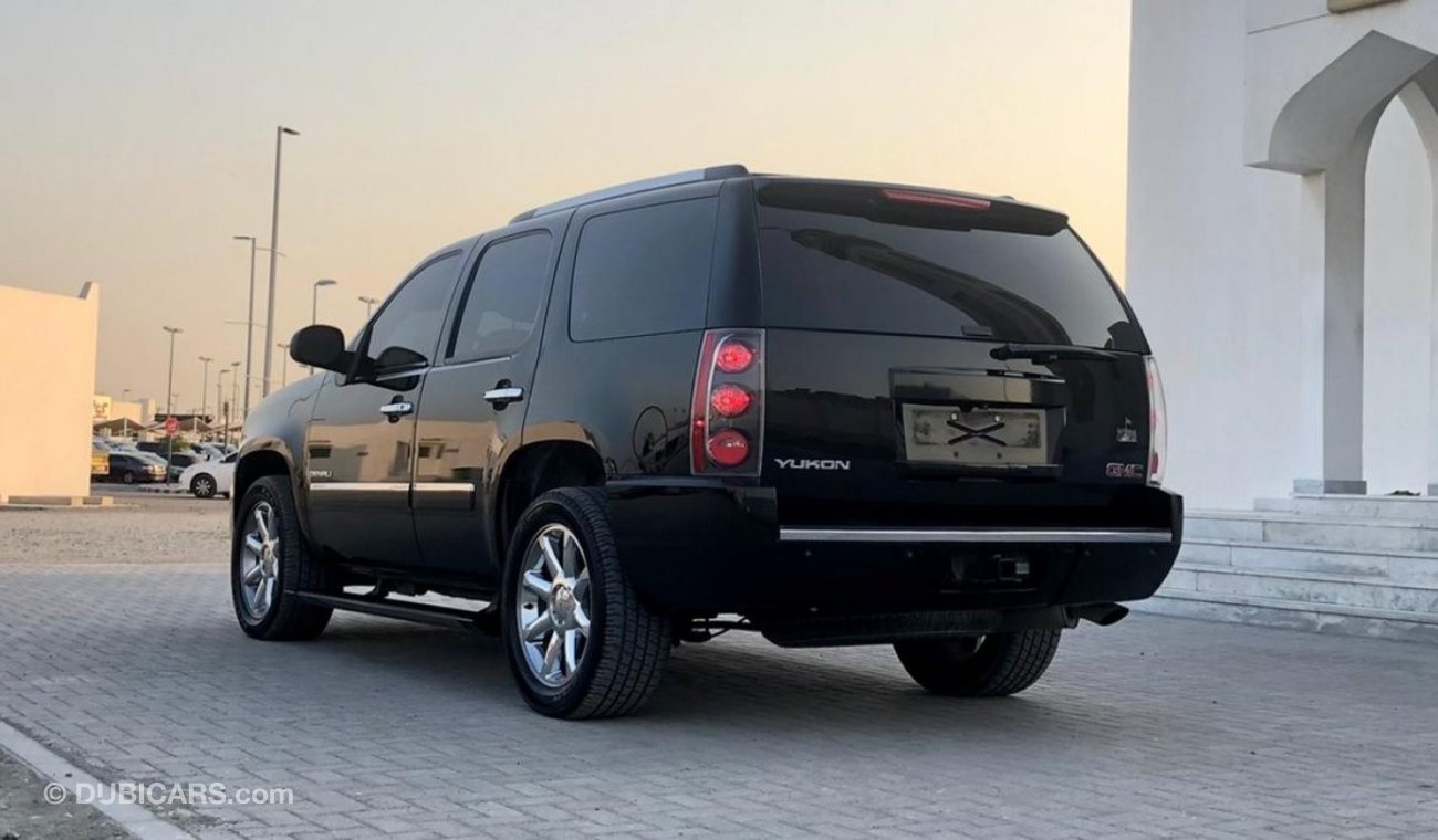 GMC Yukon GMC YOKUN | 2011 | GCC | V8 | FULL OPTION