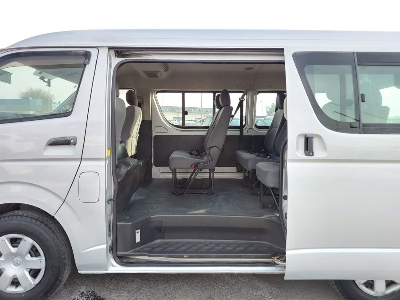 Toyota Hiace TOYOTA HIACE COMMUTER VAN RHD 2011 MODEL 2.7 L PETROL AUTOMATIC(PM24057)