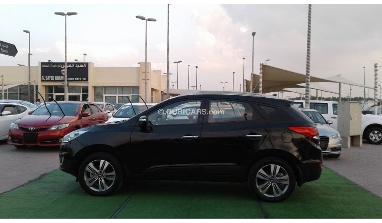 Hyundai Tucson HYUNDAI TUCSON 2015 BLACK NO PIANT NO ACCIDENT KHALIGE FULL OPTION NUMBER 1