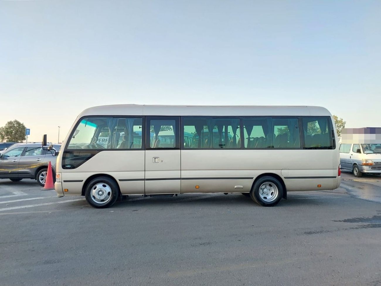 Toyota Coaster TOYOTA COASTER BUS RHD 2006 MODEL 4.0 L DIESEL AUTOMATIC(PM01152)