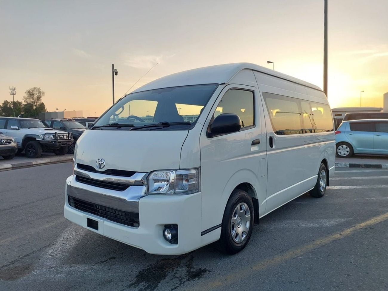 تويوتا هاياس TOYOTA HIACE COMMUTER VAN RHD 2017 MODEL 3.0 L DIESEL AUTOMATIC(PM33049)