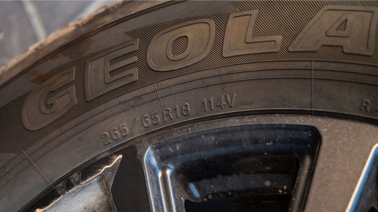 تويوتا برادو 2.8T DSL All Rounder . Four Wheel Drive , 7 Seats . 5 Door . Automatic