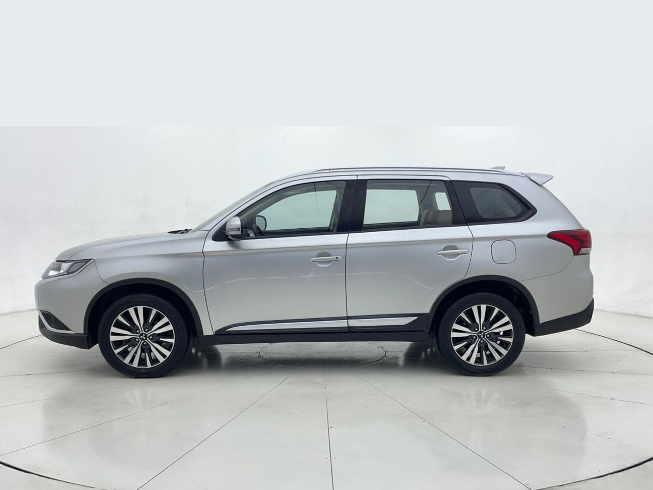 ميتسوبيشي آوتلاندر 2.4L 2023 | 0 DP | 955/Month | 30 Day Return | Service History