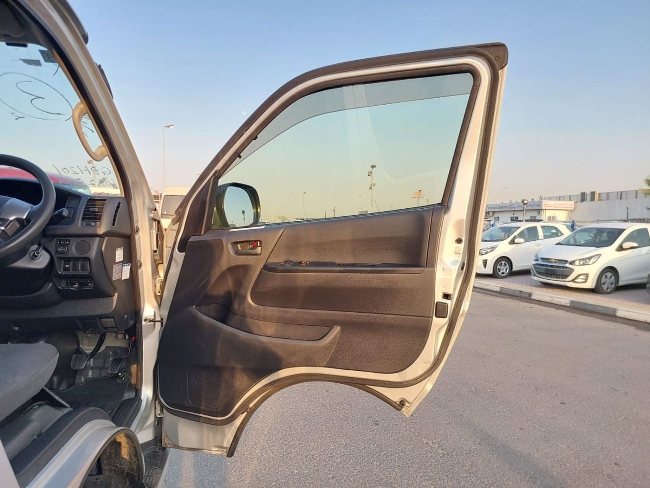 تويوتا هاياس DLS - STD ROOF TOYOTA HIACE VAN RHD 2019 MODEL 2.8 L DIESEL AUTOMATIC(PM22503)