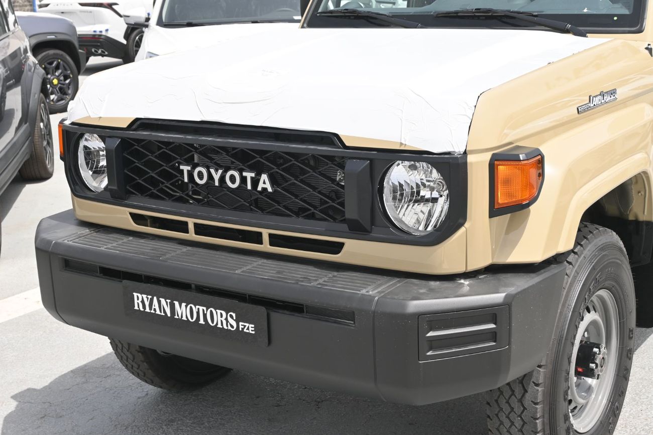 Toyota Land Cruiser 70 SWB 4.0L 4WD Toyota Land Cruiser 70 Series HardTop Manual 4.0L V6, Petrol, 4WD