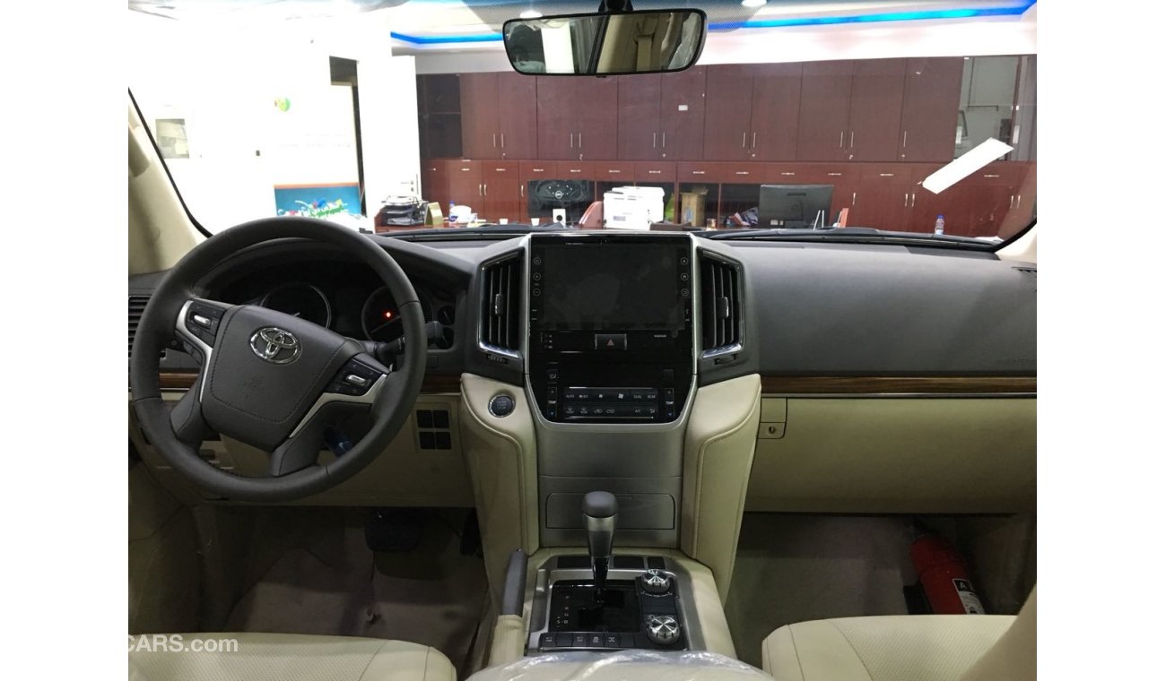Toyota Land Cruiser VX.R 5.7 بسعر مميز