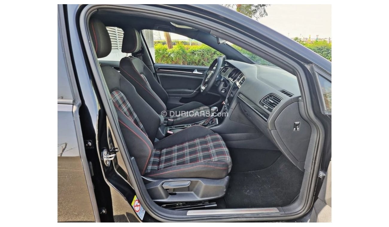Volkswagen Golf GTI GTI 2L-V4-GCC-Excellent Condition - warranty