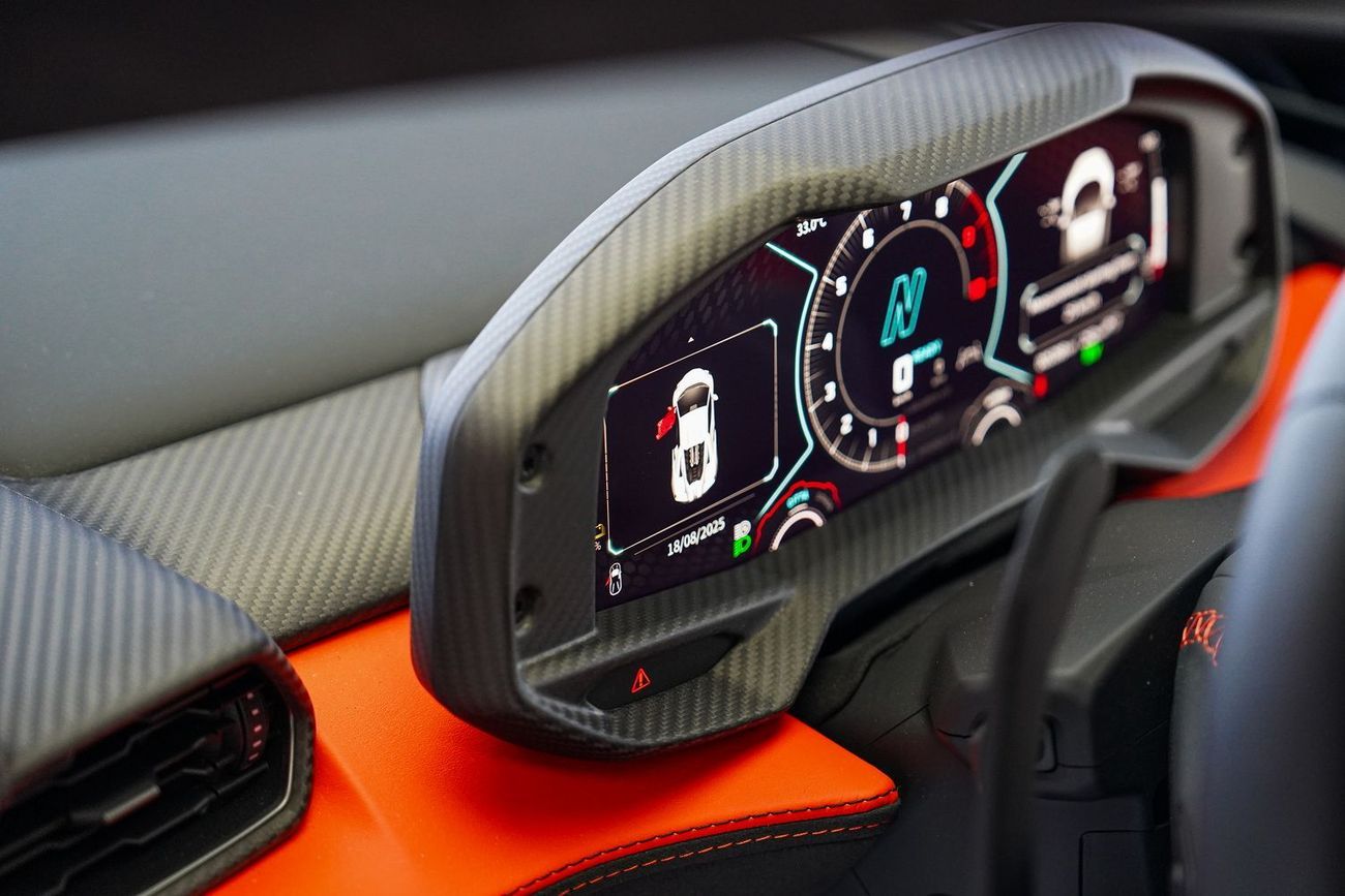 لامبورغيني ريفويلتو 6.5L V12 Hybrid