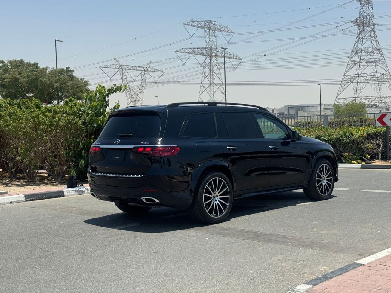 مرسيدس بنز GLS 450 2025 Mercedes Benz GLS-450 Mid Option Without HUD