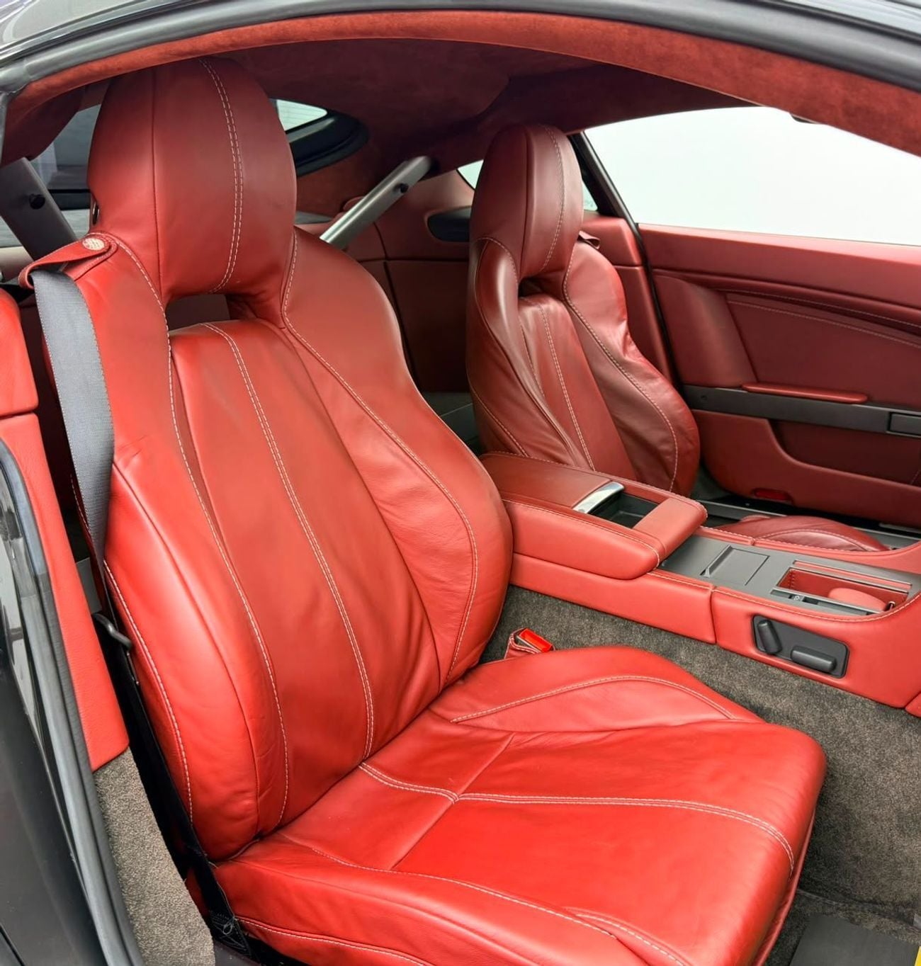 أستون مارتن فانتيج STANDARD 2014 Aston Martin Vantage V8, Service History, Fully Loaded, Excellent Condition, GCC
